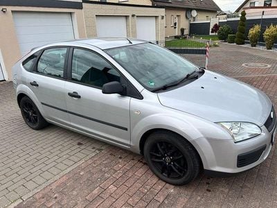 Second-hand Ford Focus 101 CP (74 kW) 2006 Argintiu Berlinǎ