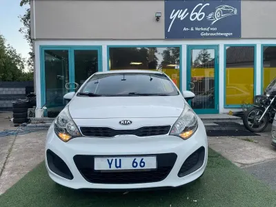 Gebraucht Kia Rio DREAM-TEAM Edition 86 PS (63 kW) 2013 Weiß Limousine