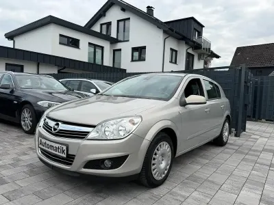 Używany Opel Astra 105 KM (77 kW) 2007 Szary Sedan/Limuzyna