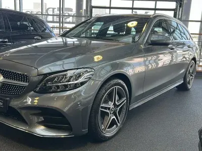 Używany Mercedes C300e 320 KM (235 kW) 2021 Szary Sedan/Limuzyna
