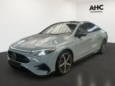 Gebraucht Mercedes CLA180 AMG line 136 PS (100 kW) 2026 Unilack aquamint Limousine