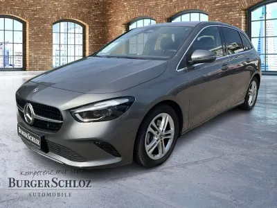 Gebraucht Mercedes B180 136 PS (100 kW) 2025 Metalliclack mountaingrau Kleinwagen
