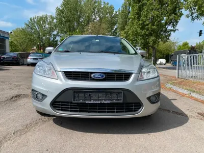 Gebraucht Ford Focus Style 101 PS (74 kW) 2009 Polarsilber metallic Limousine