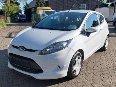 Usata Ford Fiesta Trend 60 CV (44 kW) 2010 Bianco Utilitaria