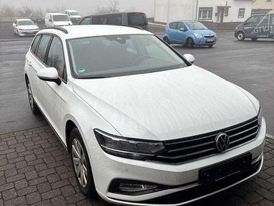 Oryxweiß perlmutteffekt Gebraucht 2022 VW Passat Conceptline Kombi | 17.900 € (Guter Preis)