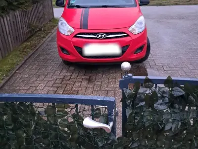 Gebraucht Hyundai i10 69 PS (50 kW) 2012 Rot Kleinwagen