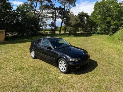 Gebraucht BMW 316 Compact Sport Line 115 PS (84 kW) 2001 Schwarz Kleinwagen