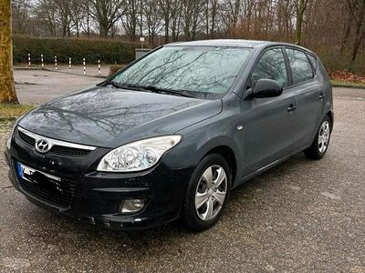 Grau Gebraucht 2008 Hyundai i30 Kleinwagen | 1.400 €