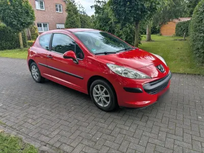 Gebraucht Peugeot 207 73 PS (53 kW) 2009 Rot Kleinwagen