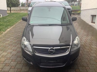 Grau Gebraucht 2013 Opel Zafira Van / Kleinbus | 5.900 € (Teuer)