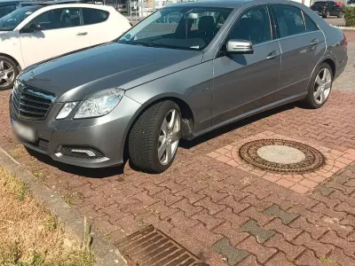 Gebraucht Mercedes E200 Elegance 136 PS (100 kW) 2010 Grau Limousine