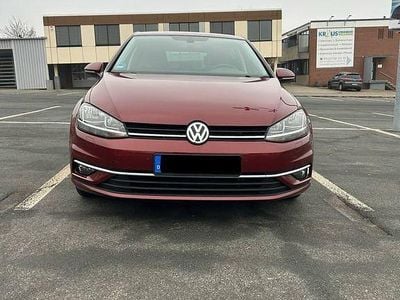 Gebraucht VW Golf VII 116 PS (85 kW) 2019 Rot Limousine