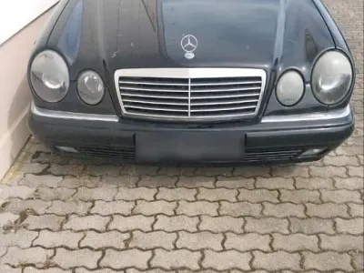 Gebraucht Mercedes E240 1999 Schwarz Limousine