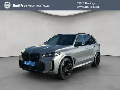 Gebraucht BMW X5 M M Sport 530 PS (389 kW) 2023 Frozen pure grey metallic SUV