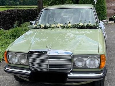 Gebraucht Mercedes 200 94 PS (69 kW) 1979 Grün Limousine