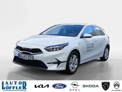Używany Kia Ceed Vision 140 KM (102 kW) 2025 Biały Hatchback