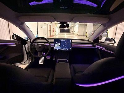 Begagnad Tesla Model 3 Standard Range Plus 239 kW (325 HK) 2021 Vit Sedan