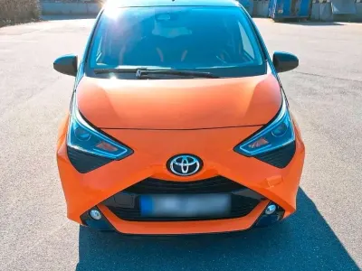 Second-hand Toyota Aygo 72 CP (52 kW) 2019 Portocaliu Hatchback
