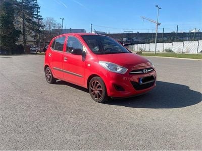 Gebraucht Hyundai i10 69 PS (50 kW) 2012 Rot Kleinwagen