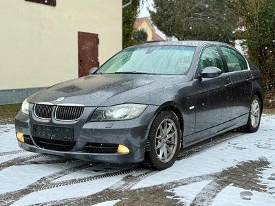 Grau Gebraucht 2005 BMW 325 Limousine | 5.999 €