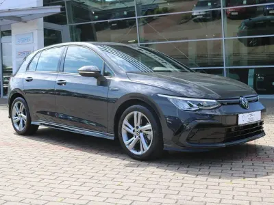 Gebraucht VW Golf VIII R-line 131 PS (96 kW) 2024 Grau Limousine