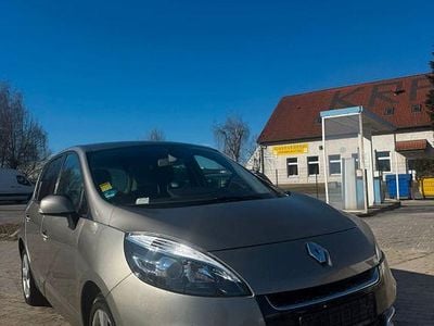 Gebraucht Renault Scénic III Bose Edition 116 PS (85 kW) 2012 Gold Van / Kleinbus