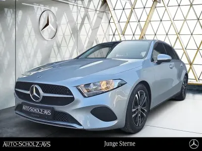 Używany Mercedes A180 136 KM (100 kW) 2024 Srebrny Sedan/Limuzyna