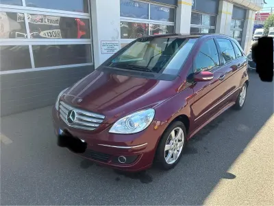 Używany Mercedes B180 108 KM (79 kW) 2007 Czerwony Minivan