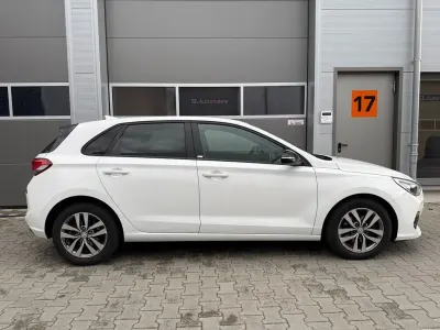 Gebraucht Hyundai i30 Passion 120 PS (88 kW) 2018 Weiß Limousine