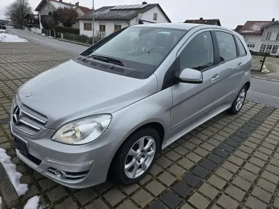 Gebraucht Mercedes B180 109 PS (80 kW) 2009 Silber Van / Kleinbus