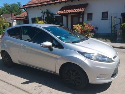 Gebraucht Ford Fiesta Trend 82 PS (60 kW) 2009 Silber Kleinwagen
