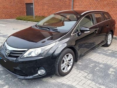 Gebraucht Toyota Avensis 124 PS (91 kW) 2012 Schwarz Kombi