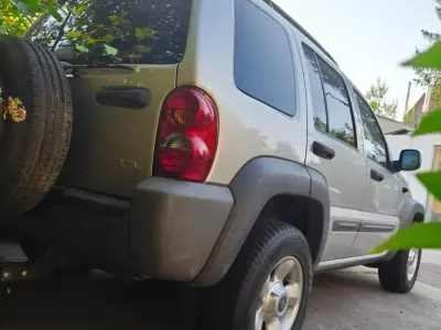 Używany Jeep Cherokee 210 KM (154 kW) 2003 SUV