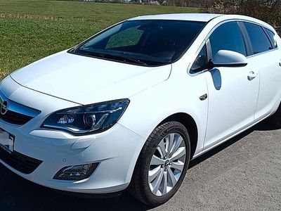 Gebraucht Opel Astra Innovation 140 PS (102 kW) 2012 Weiß Limousine