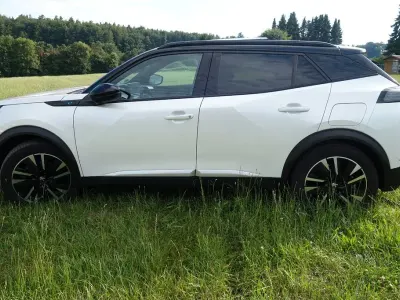 Gebraucht Peugeot e-2008 GTi 99 kW (135 PS) 2022 Weiß SUV