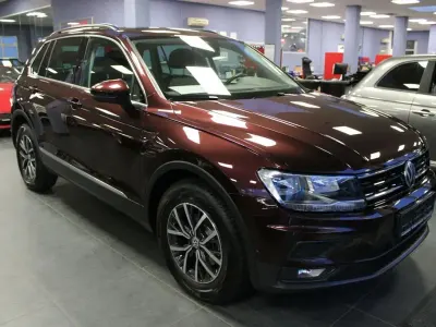 Gebraucht VW Tiguan Comfortline 150 PS (110 kW) 2018 Crimsen red metallic SUV