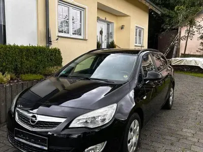 Gebraucht Opel Astra Edition 101 PS (74 kW) 2010 Schwarz Kombi