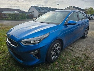 Usado Kia Ceed Spirit 136 HP (100 kW) 2020 Azul Citadino