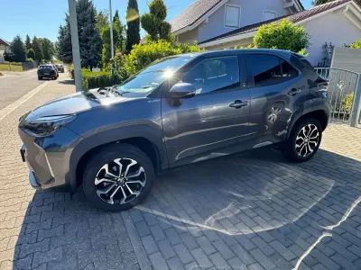 Gebraucht Toyota Yaris Cross Team 92 PS (67 kW) 2023 Grey metallic SUV