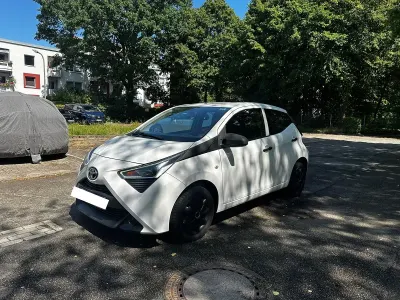 Gebraucht Toyota Aygo 72 PS (52 kW) 2019 Weiß Kleinwagen