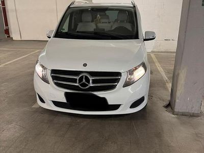 Mercedes V220