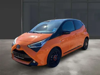 Second-hand Toyota Aygo X-cite 72 CP (52 kW) 2019 Portocaliu Hatchback