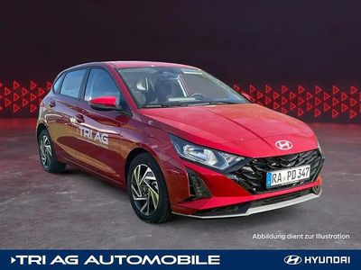 Dragon red / met Gebraucht 2024 Hyundai i20 Trend Limousine | 19.990 € (Fairer Preis)