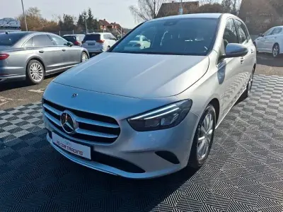 Używany Mercedes B200 163 KM (119 kW) 2019 Srebrny Minivan