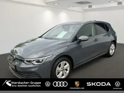 Gebraucht VW Golf VIII Life 150 PS (110 kW) 2023 Delfingrau metallic Limousine
