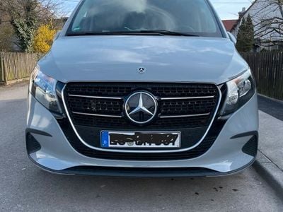 Mercedes V220