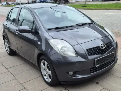 Używany Toyota Yaris 87 KM (63 kW) 2008 Szary Hatchback
