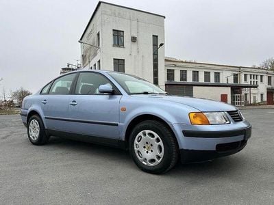 Używany VW Passat Basis 101 KM (74 kW) 1997 Srebrny Sedan/Limuzyna