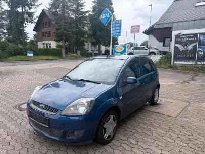 Gebraucht Ford Fiesta 75 PS (55 kW) 2008 Blau Kleinwagen