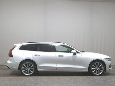 Gebraucht Volvo V60 Momentum 197 PS (144 kW) 2021 Weiss Kombi